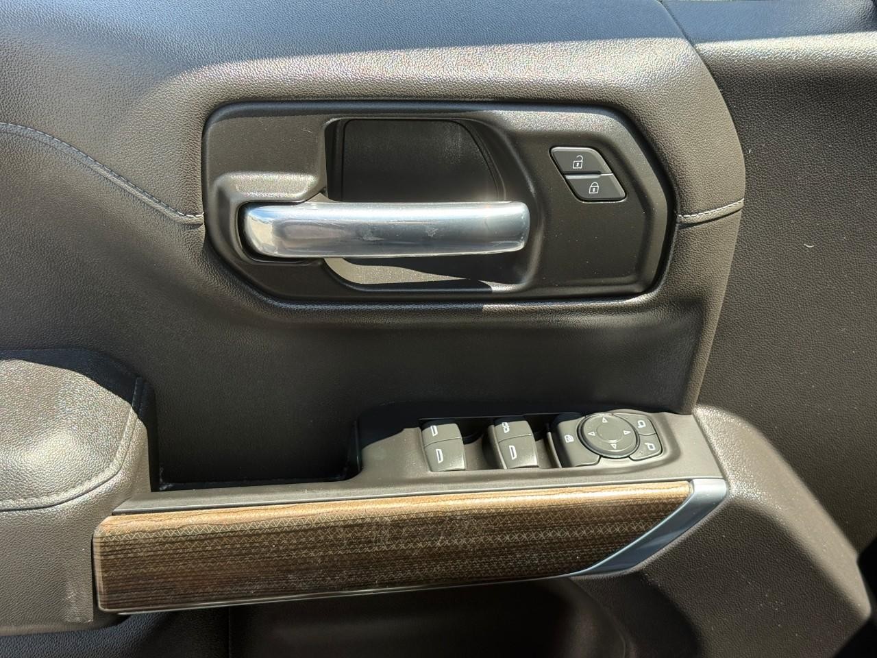 Chevrolet Silverado 1500 LTD Vehicle Full-screen Gallery Image 15