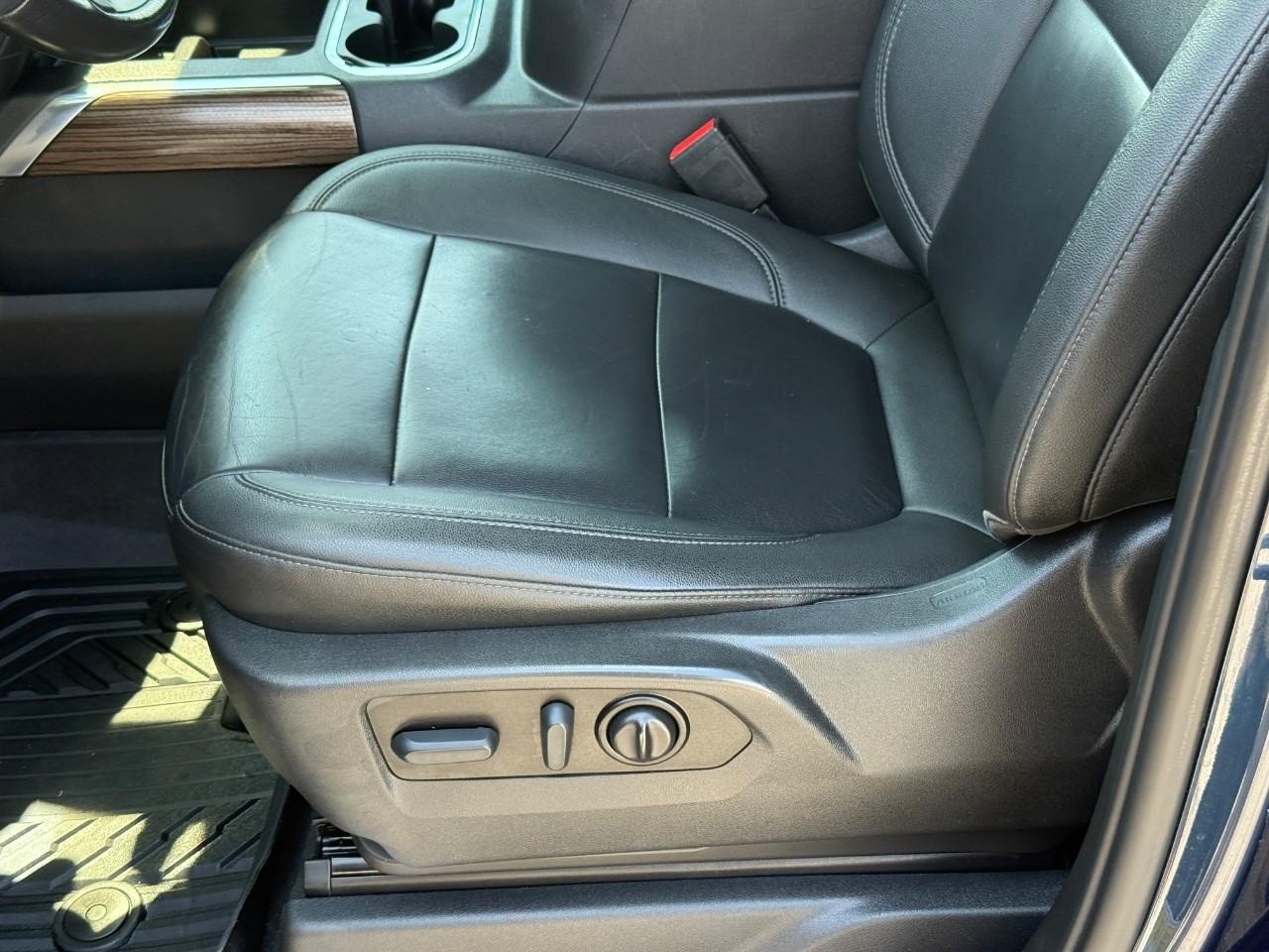 Chevrolet Silverado 1500 LTD Vehicle Full-screen Gallery Image 16