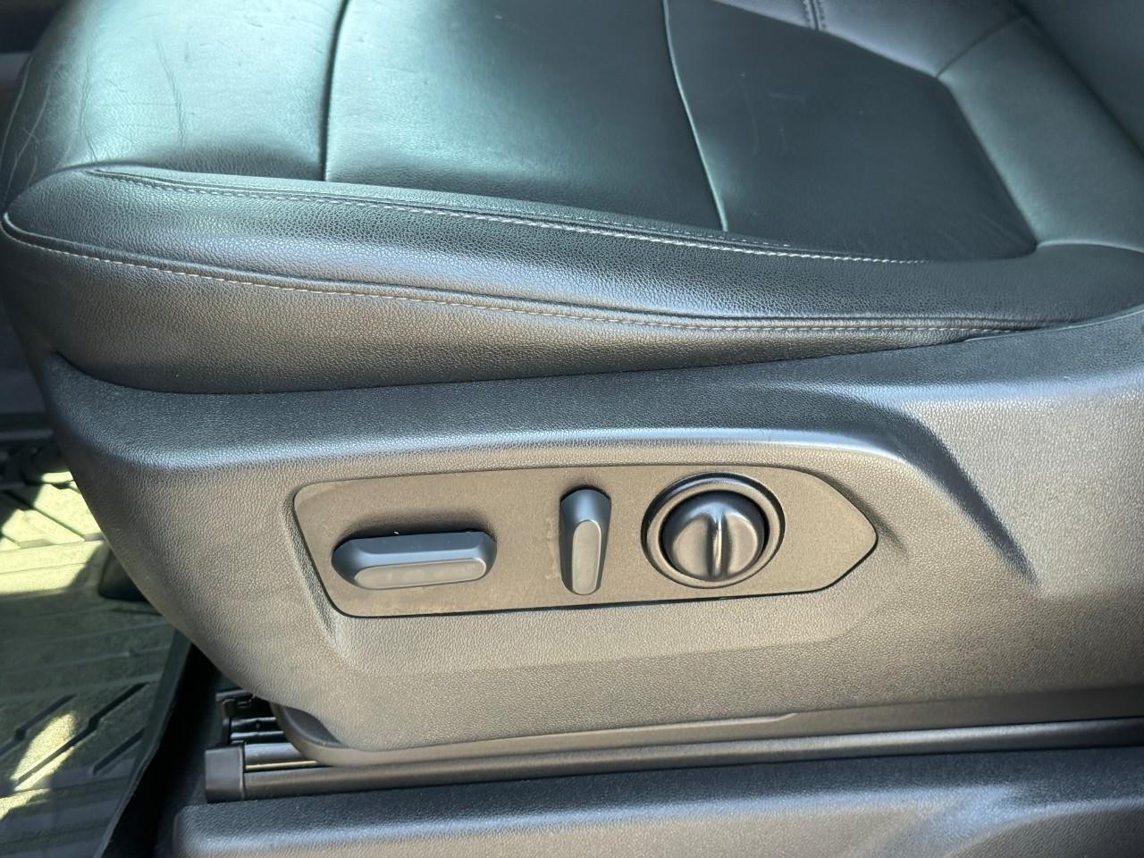Chevrolet Silverado 1500 LTD Vehicle Full-screen Gallery Image 17