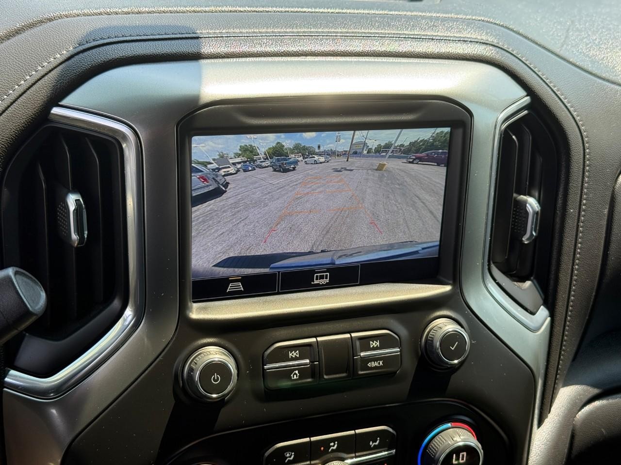 Chevrolet Silverado 1500 LTD Vehicle Full-screen Gallery Image 21