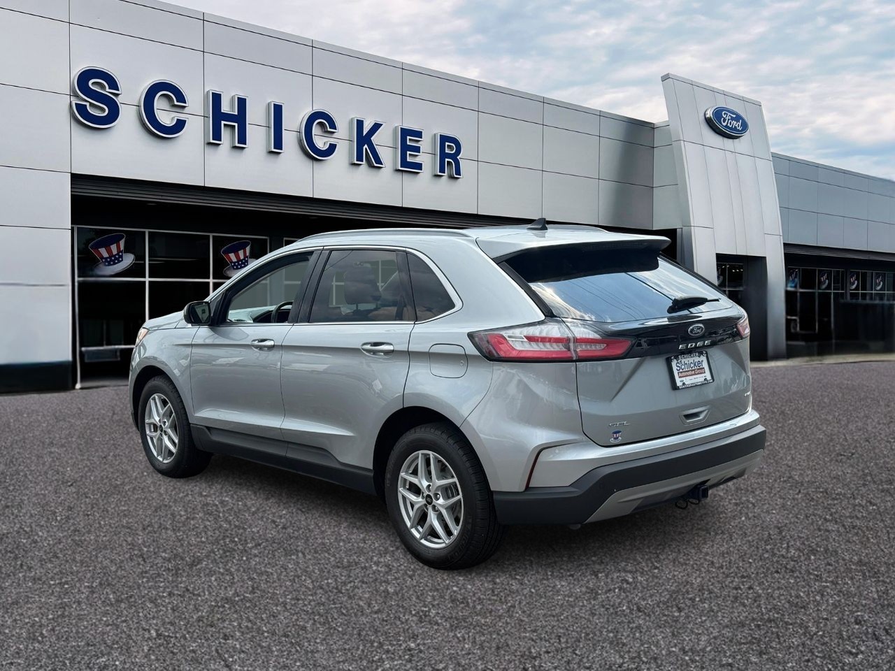 Ford Edge Vehicle Full-screen Gallery Image 03