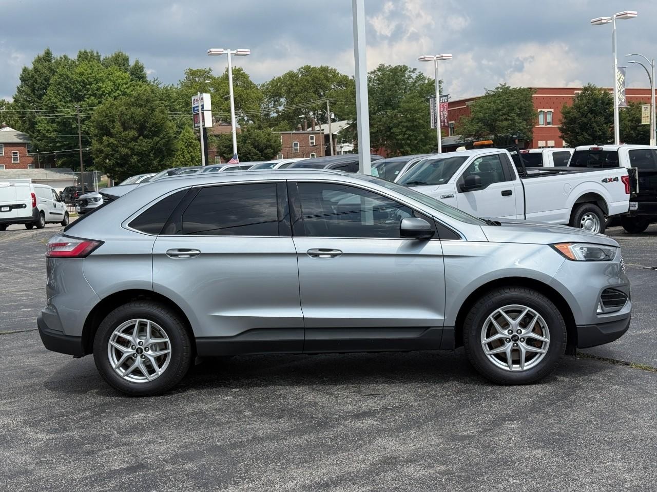 Ford Edge Vehicle Full-screen Gallery Image 05