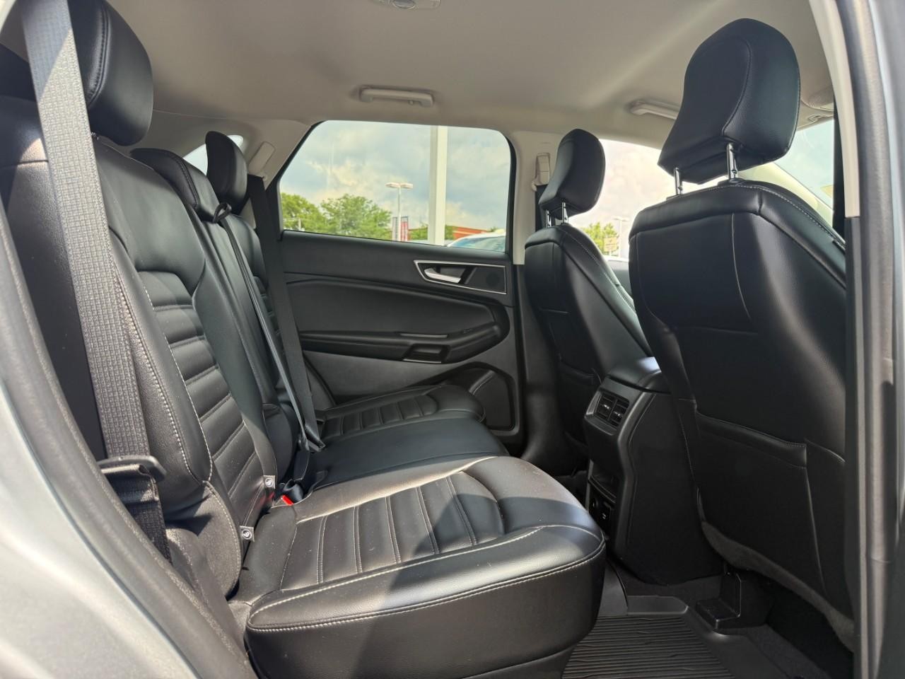 Ford Edge Vehicle Full-screen Gallery Image 08