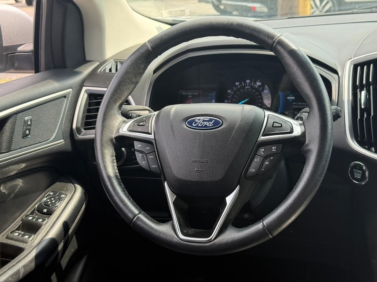 Ford Edge Vehicle Full-screen Gallery Image 10