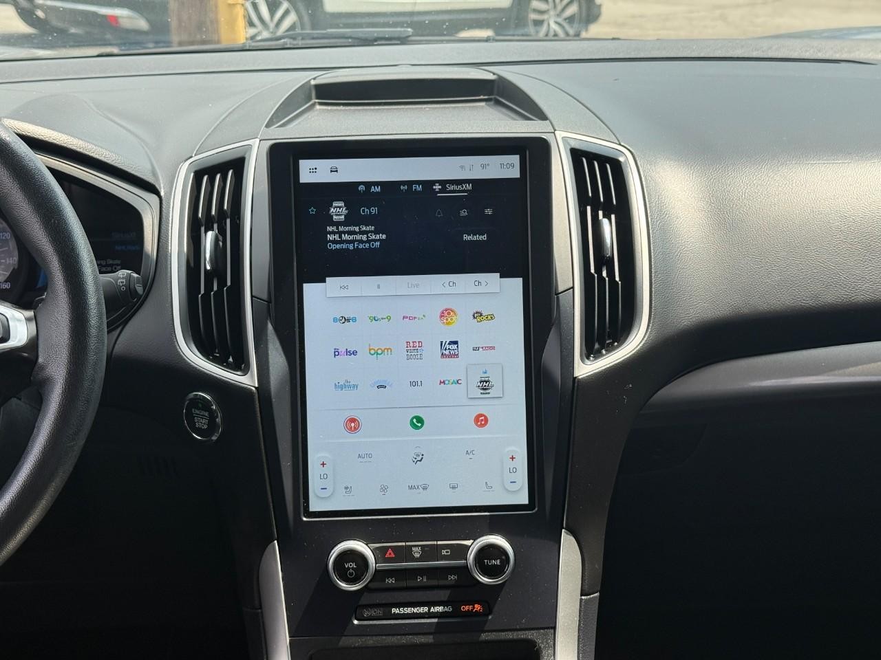 Ford Edge Vehicle Full-screen Gallery Image 11