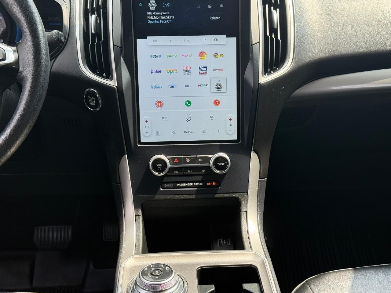 Ford Edge Vehicle Full-screen Gallery Image 12