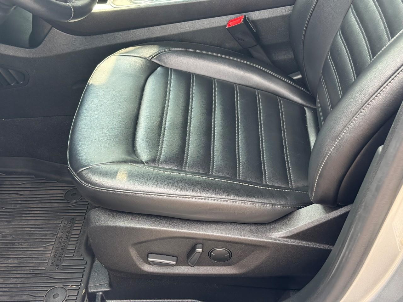 Ford Edge Vehicle Full-screen Gallery Image 14
