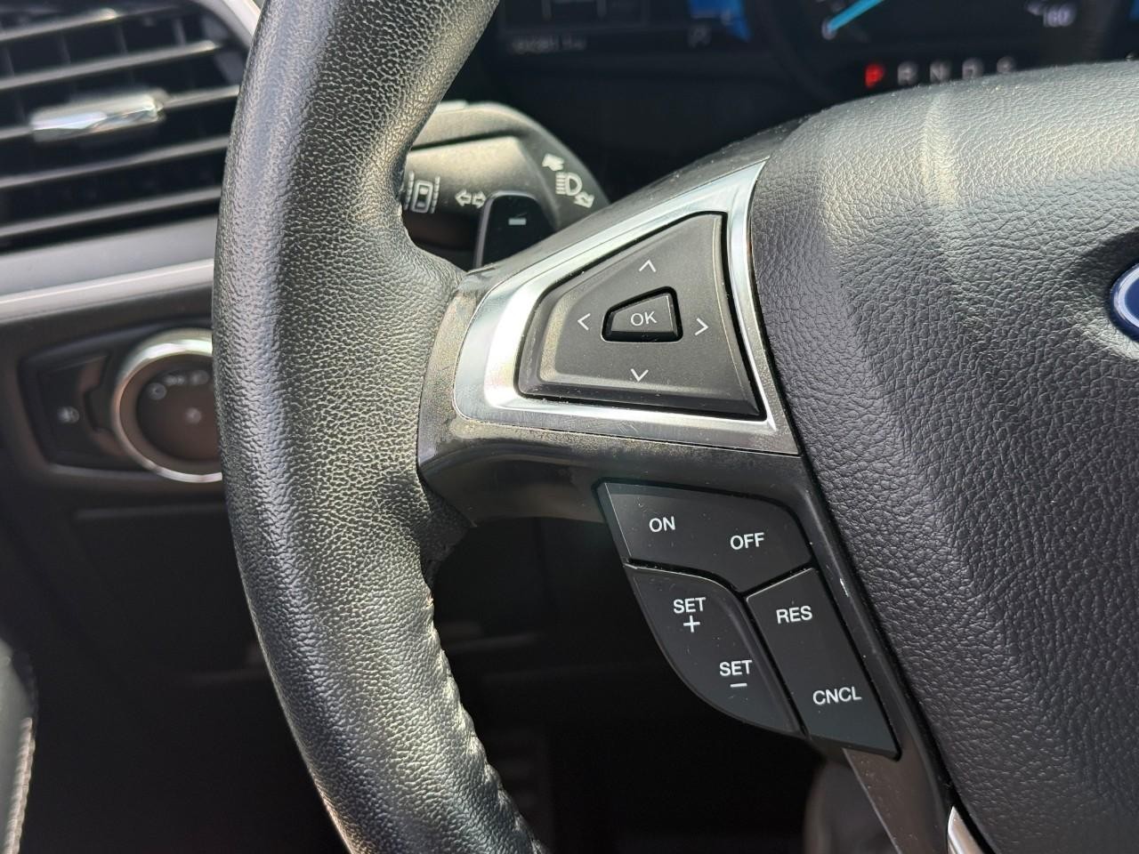 Ford Edge Vehicle Full-screen Gallery Image 16