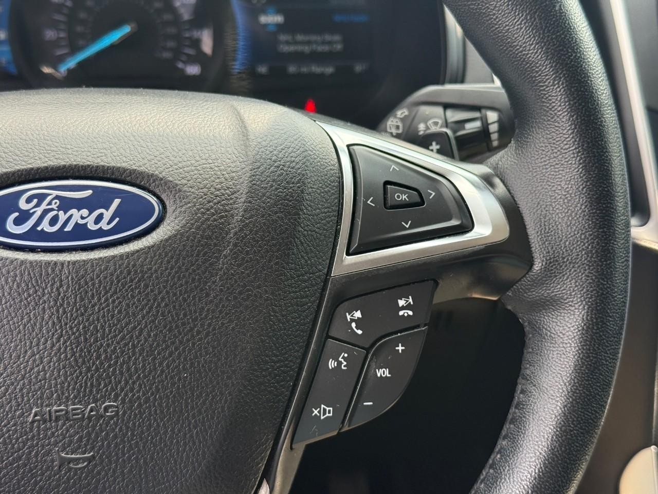 Ford Edge Vehicle Full-screen Gallery Image 17