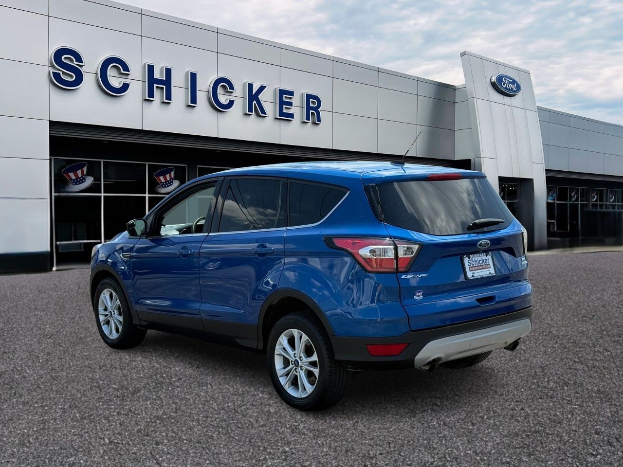 Ford Escape Vehicle Full-screen Gallery Image 03