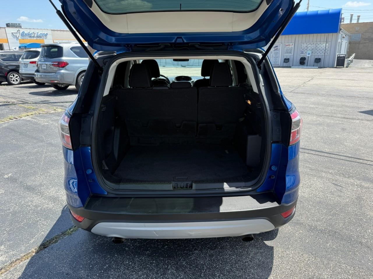 Ford Escape Vehicle Full-screen Gallery Image 07