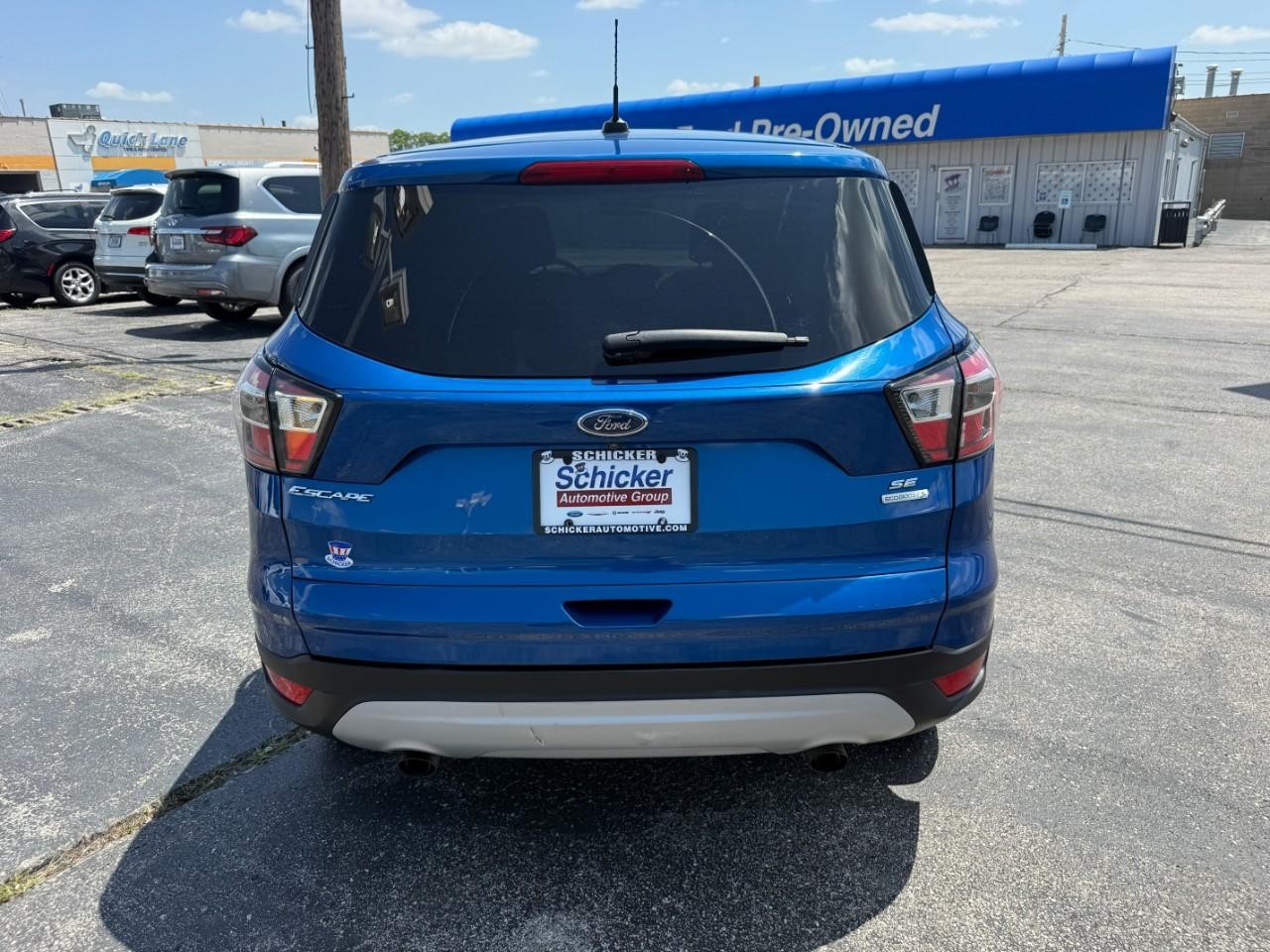 Ford Escape Vehicle Full-screen Gallery Image 08