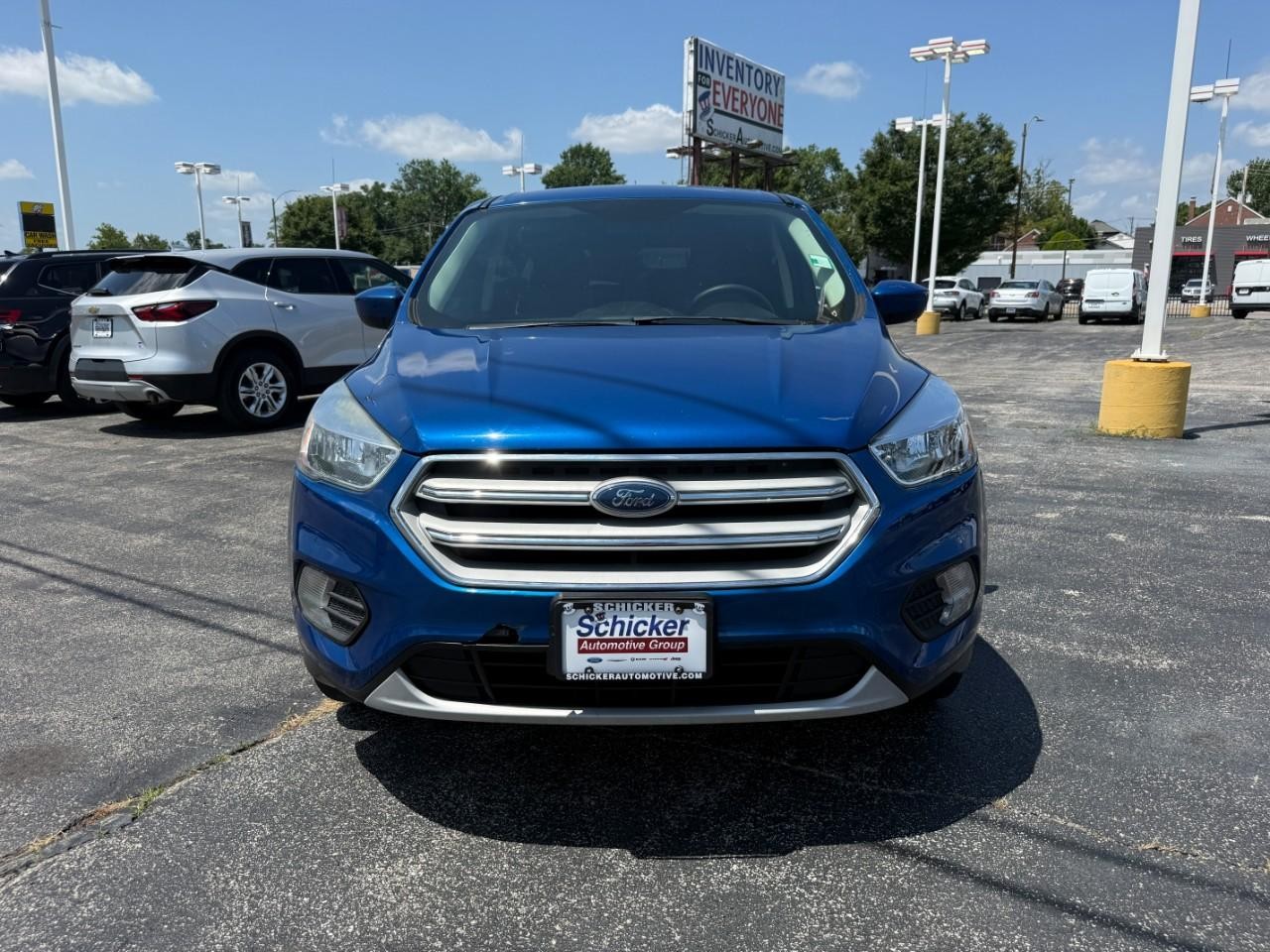 Ford Escape Vehicle Full-screen Gallery Image 09
