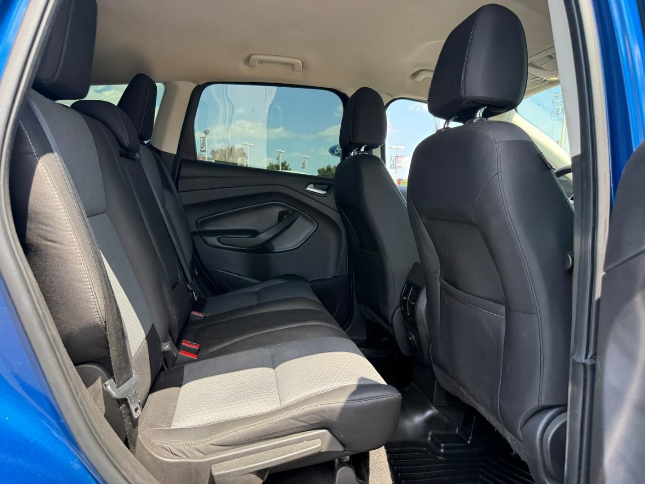 Ford Escape Vehicle Full-screen Gallery Image 10