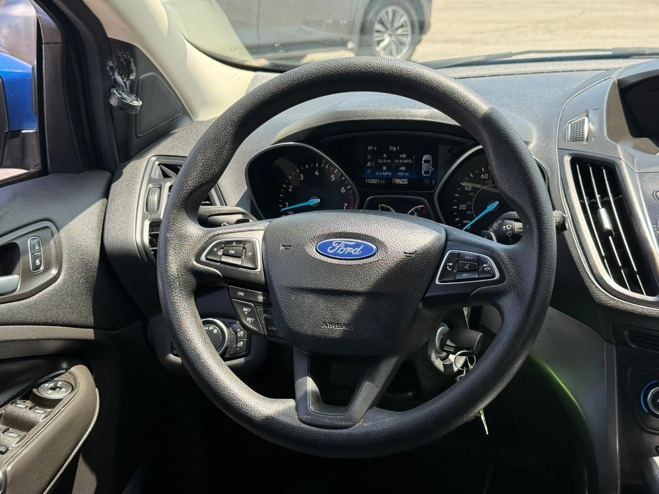 Ford Escape Vehicle Full-screen Gallery Image 12