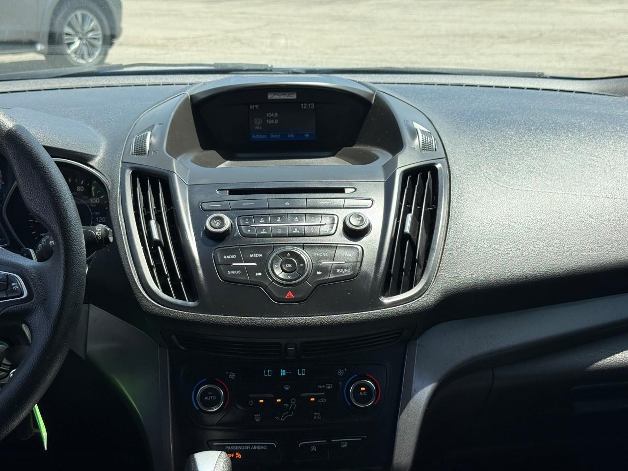 Ford Escape Vehicle Full-screen Gallery Image 13