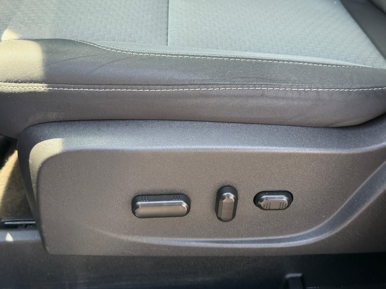 Ford Escape Vehicle Full-screen Gallery Image 19