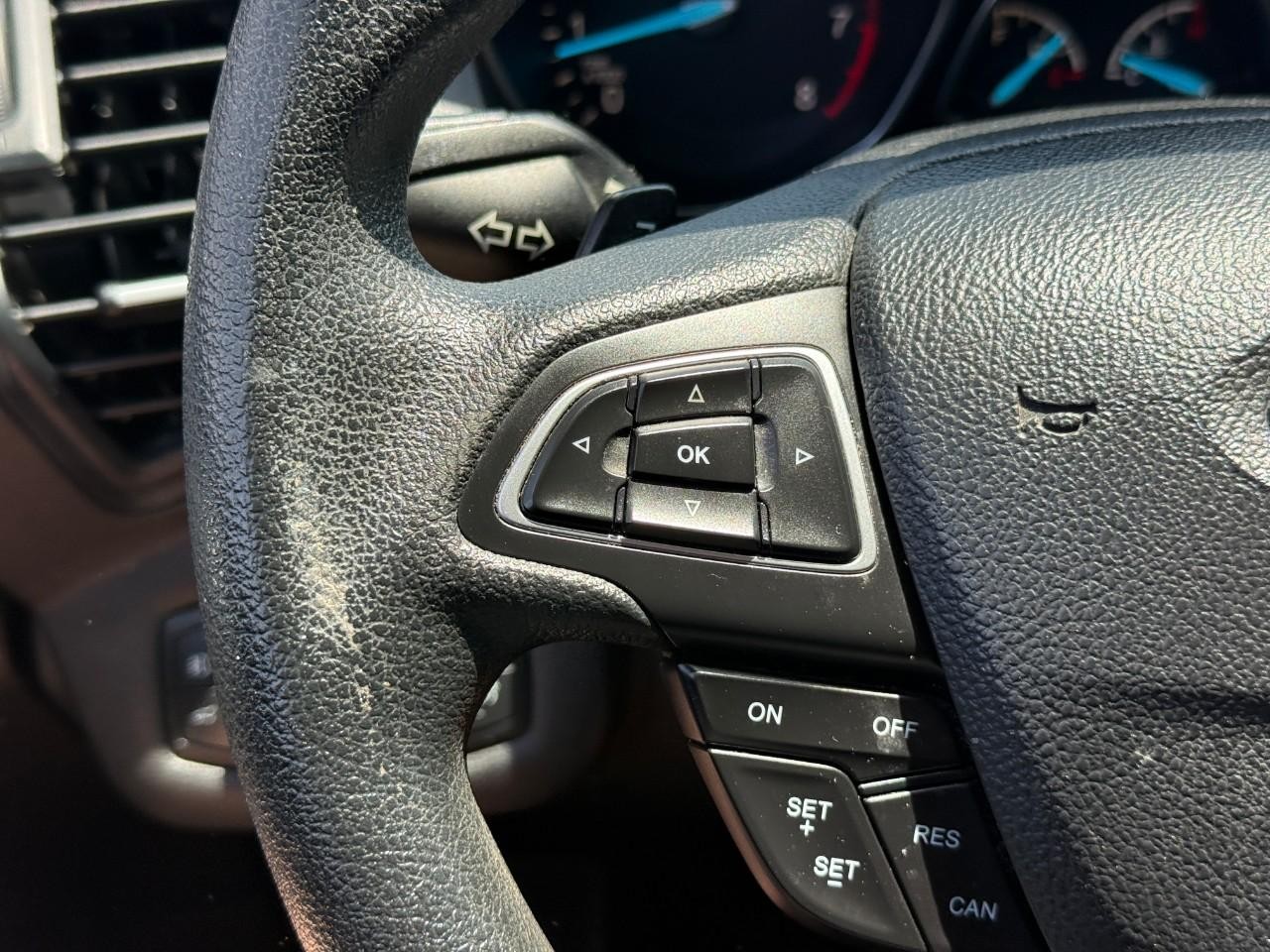 Ford Escape Vehicle Full-screen Gallery Image 20