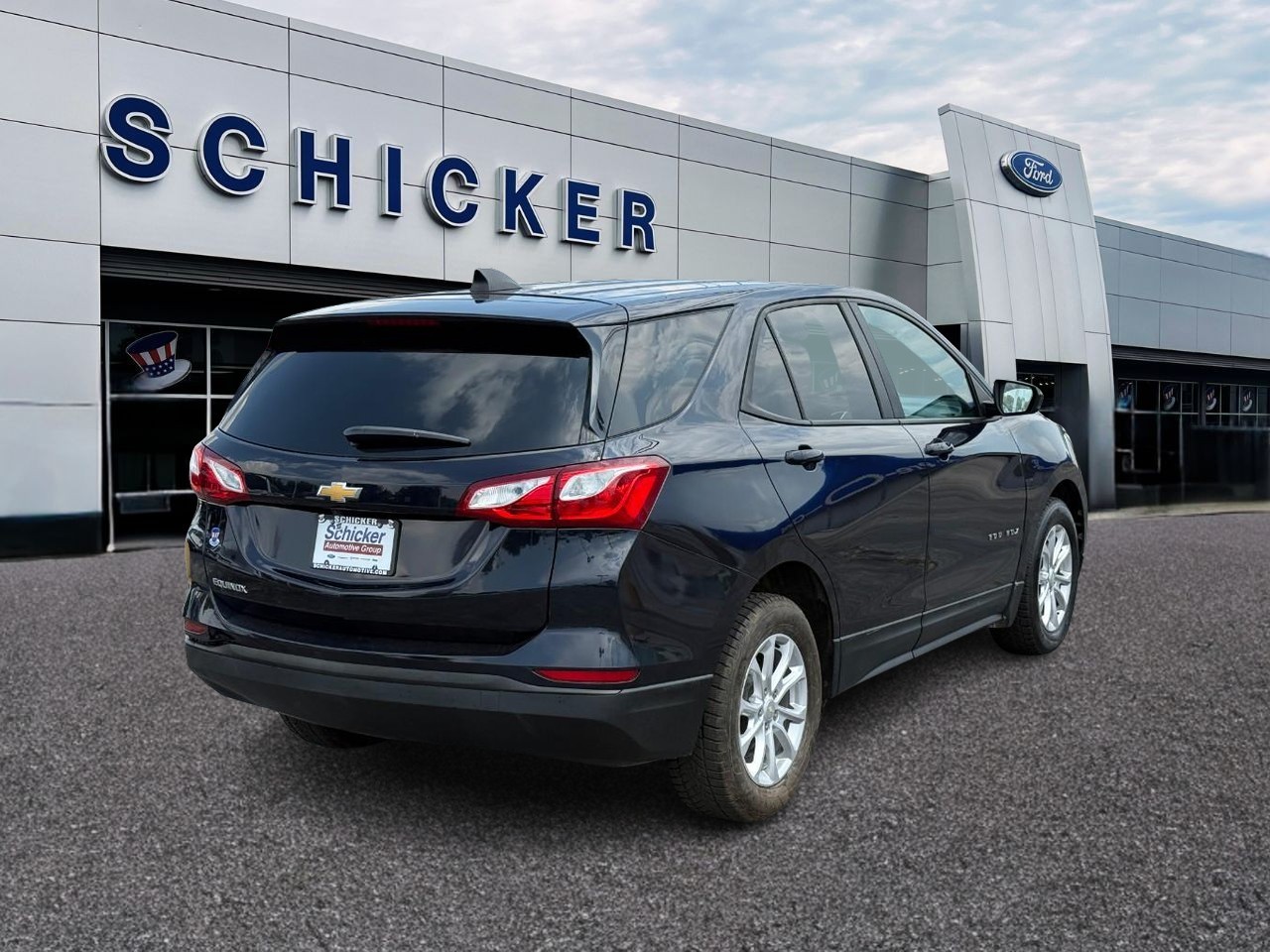 Chevrolet Equinox Vehicle Full-screen Gallery Image 02