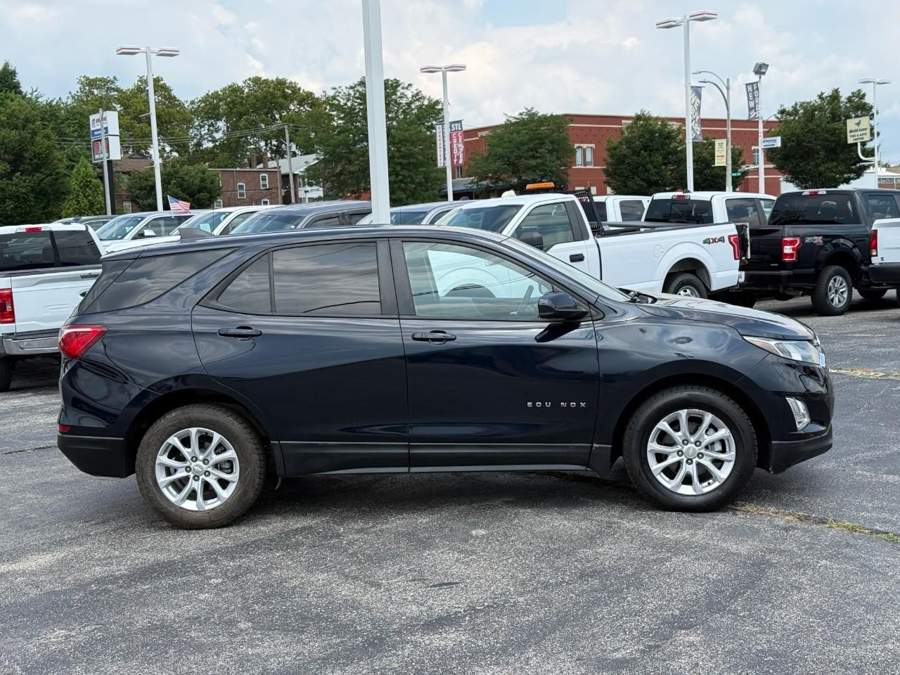 Chevrolet Equinox Vehicle Full-screen Gallery Image 05