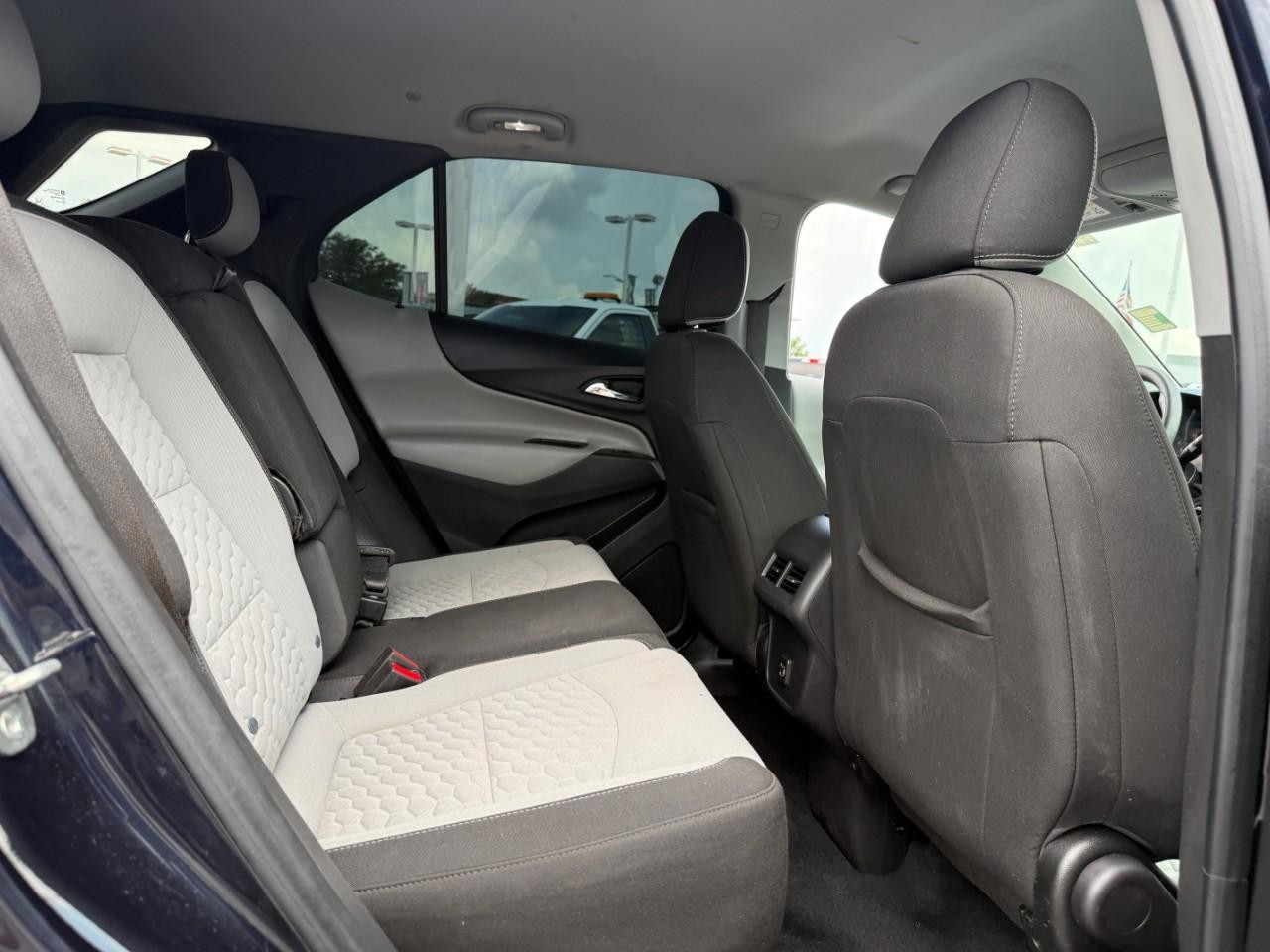 Chevrolet Equinox Vehicle Full-screen Gallery Image 10