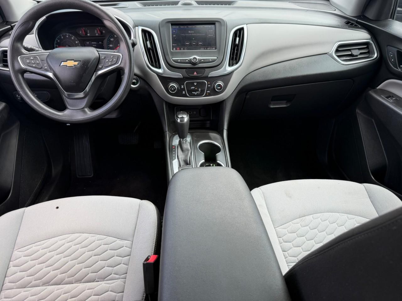 Chevrolet Equinox Vehicle Full-screen Gallery Image 11