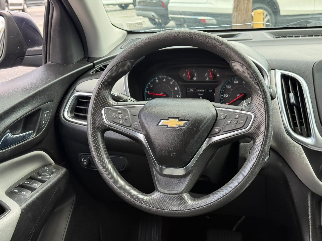 Chevrolet Equinox Vehicle Full-screen Gallery Image 12