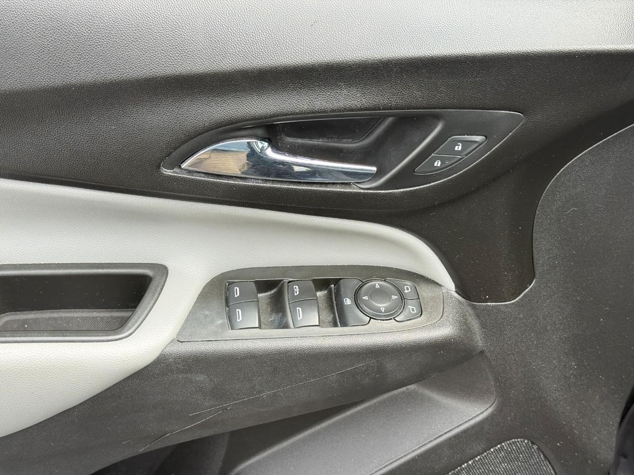 Chevrolet Equinox Vehicle Full-screen Gallery Image 15