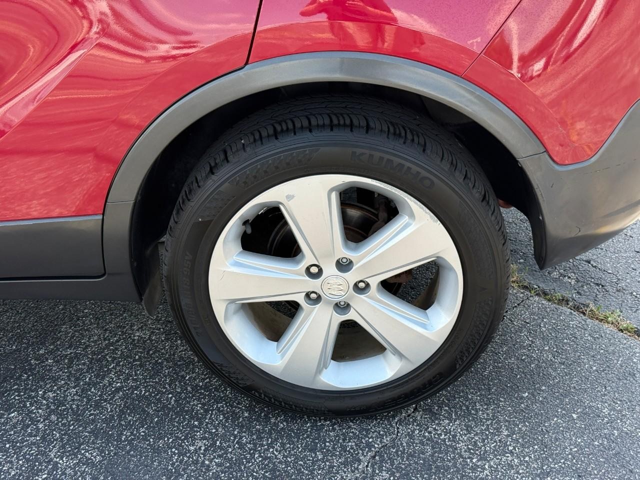 Buick Encore Vehicle Full-screen Gallery Image 05