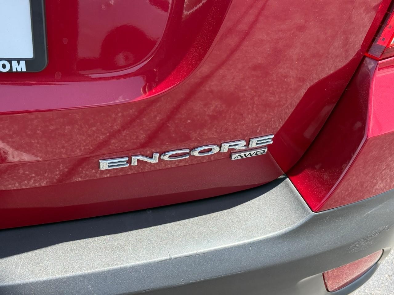 Buick Encore Vehicle Full-screen Gallery Image 06