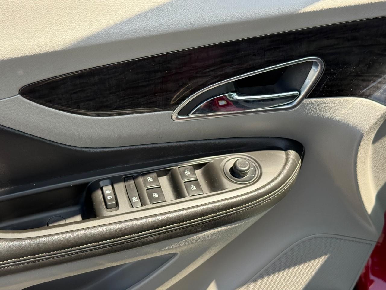 Buick Encore Vehicle Full-screen Gallery Image 17