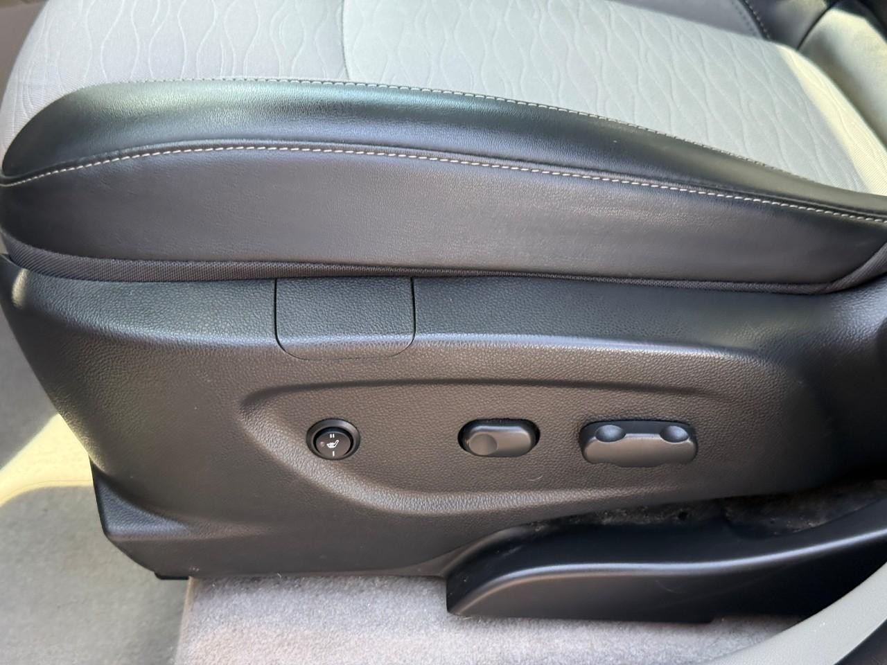 Buick Encore Vehicle Full-screen Gallery Image 19