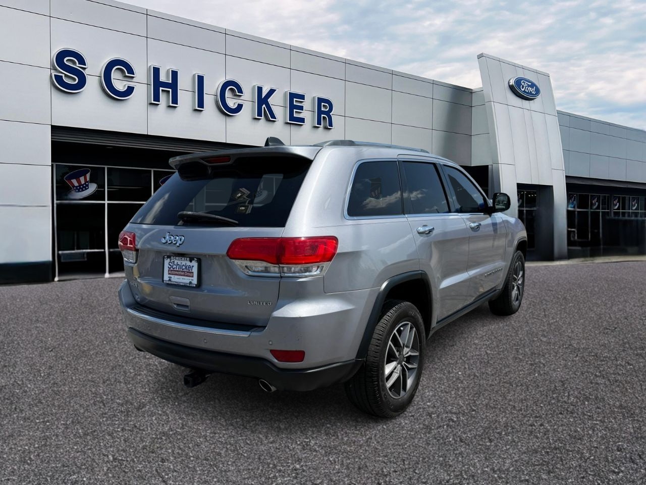 Jeep Grand Cherokee Vehicle Full-screen Gallery Image 02