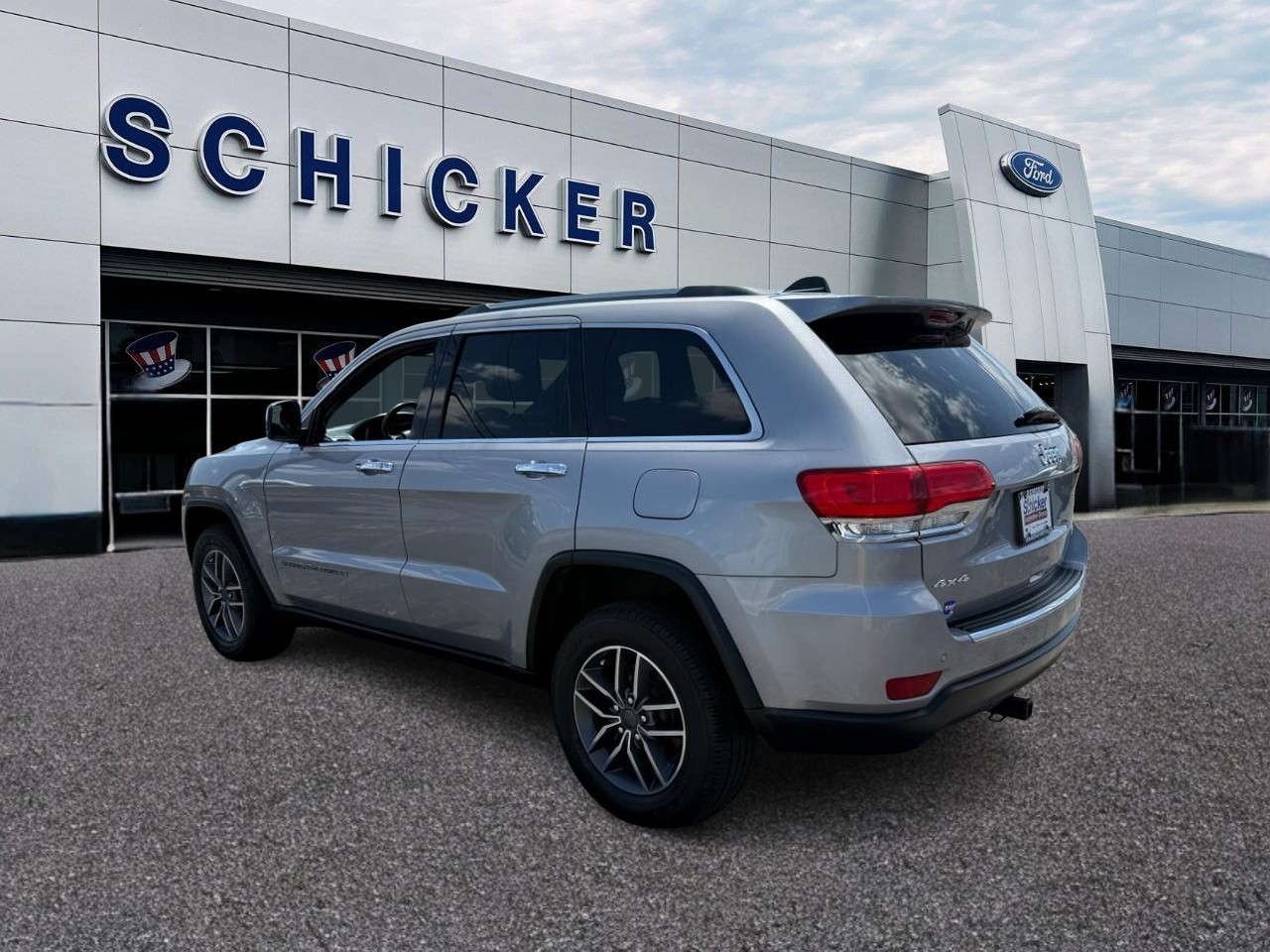 Jeep Grand Cherokee Vehicle Full-screen Gallery Image 03