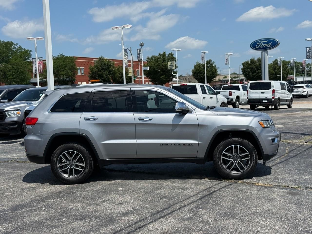 Jeep Grand Cherokee Vehicle Full-screen Gallery Image 05