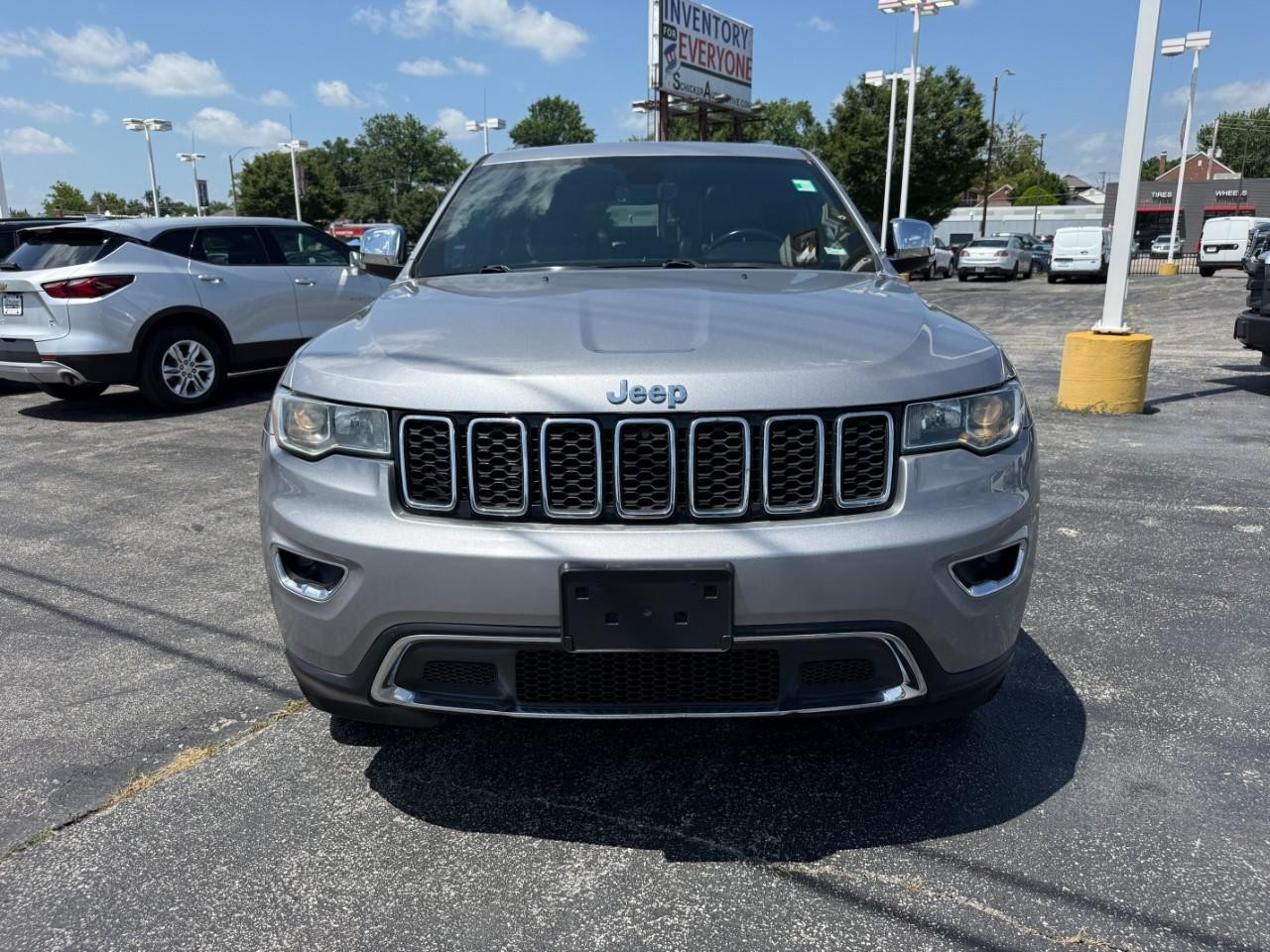 Jeep Grand Cherokee Vehicle Full-screen Gallery Image 06