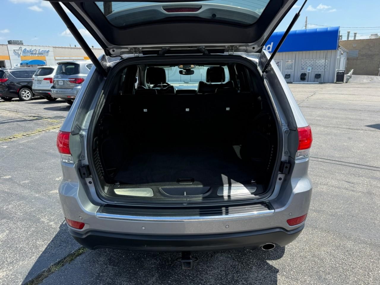 Jeep Grand Cherokee Vehicle Full-screen Gallery Image 07