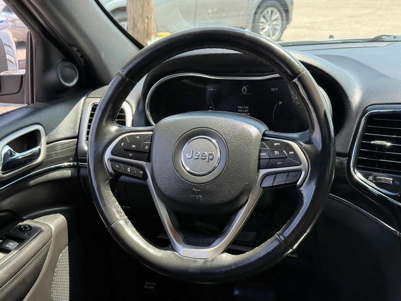 Jeep Grand Cherokee Vehicle Full-screen Gallery Image 13
