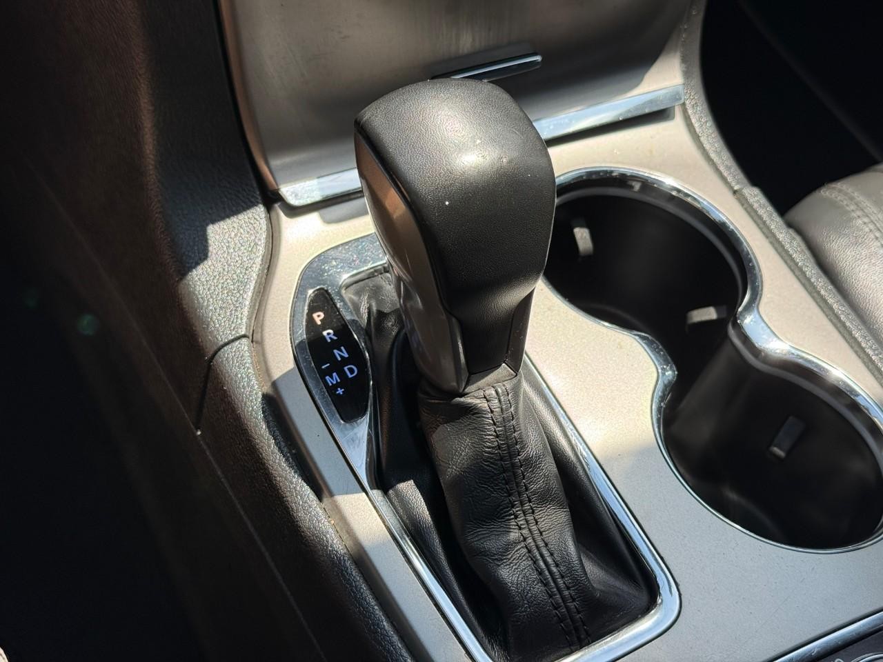 Jeep Grand Cherokee Vehicle Full-screen Gallery Image 22