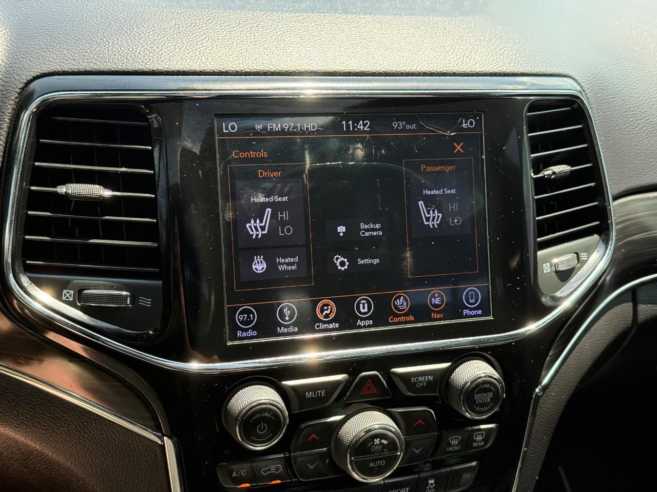 Jeep Grand Cherokee Vehicle Full-screen Gallery Image 23