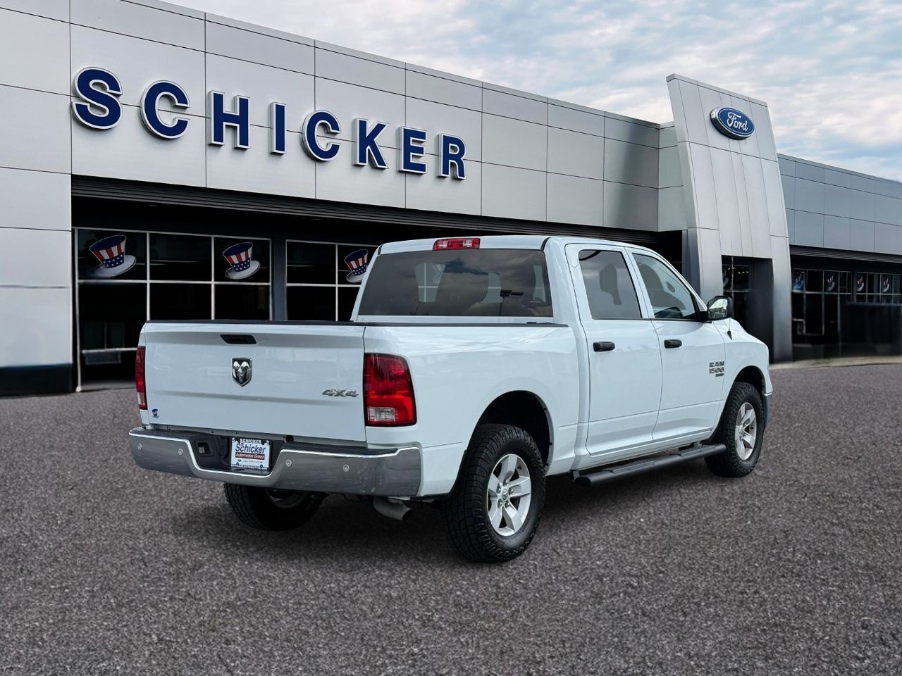 Ram 1500 Classic Vehicle Full-screen Gallery Image 02
