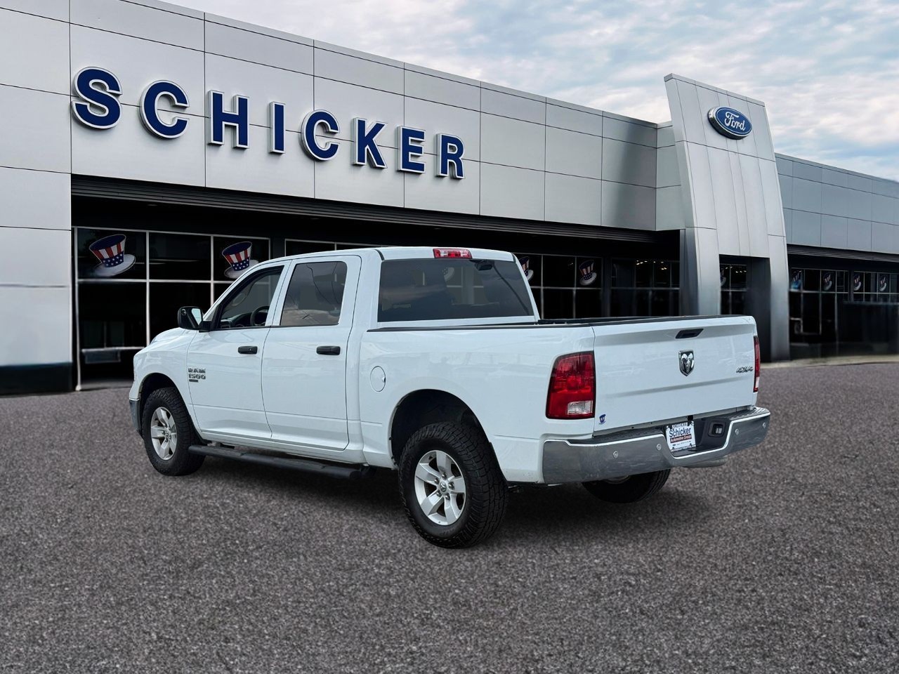 Ram 1500 Classic Vehicle Full-screen Gallery Image 03