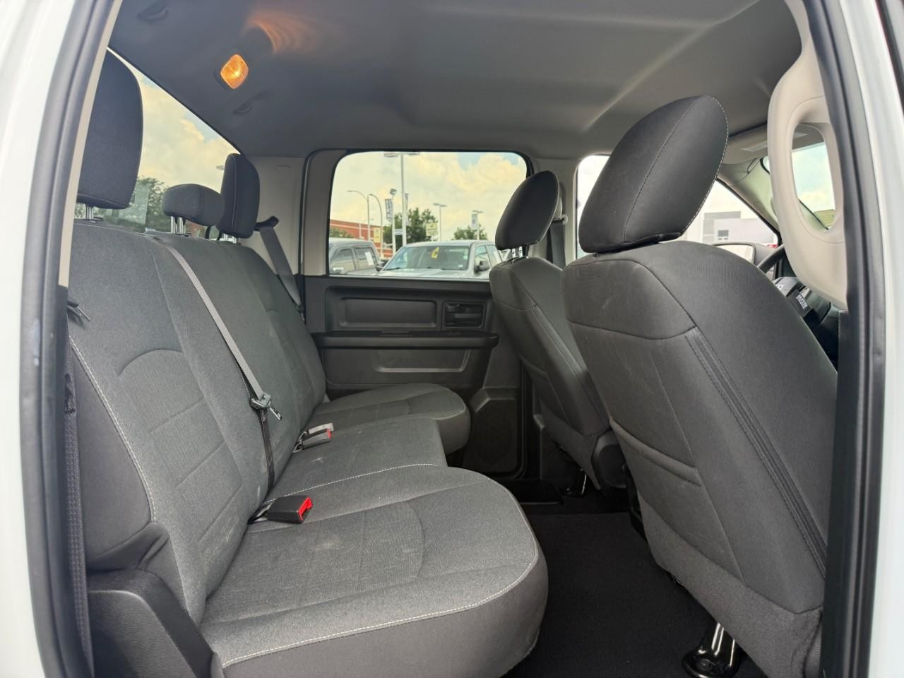 Ram 1500 Classic Vehicle Full-screen Gallery Image 10