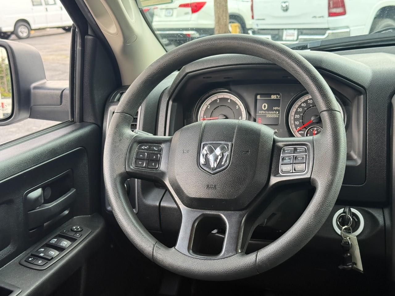 Ram 1500 Classic Vehicle Full-screen Gallery Image 12