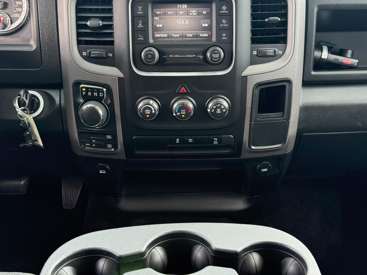 Ram 1500 Classic Vehicle Full-screen Gallery Image 14