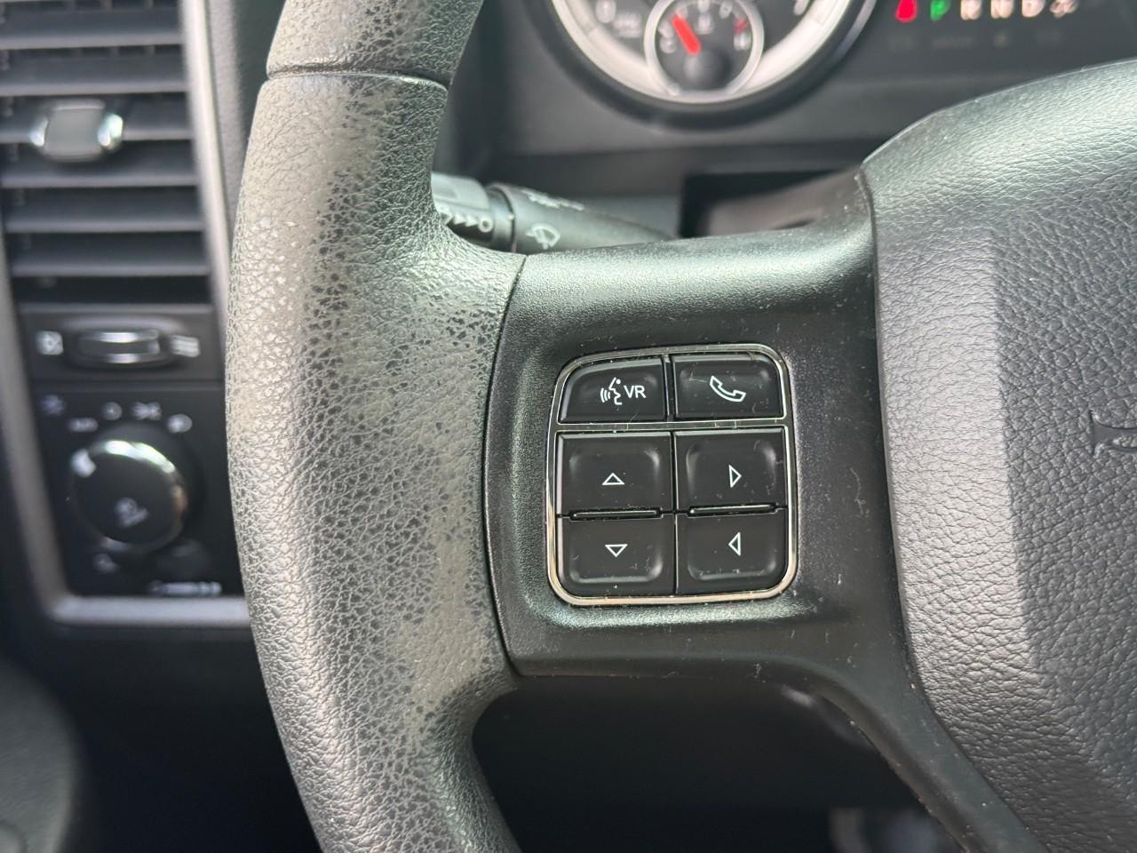 Ram 1500 Classic Vehicle Full-screen Gallery Image 17