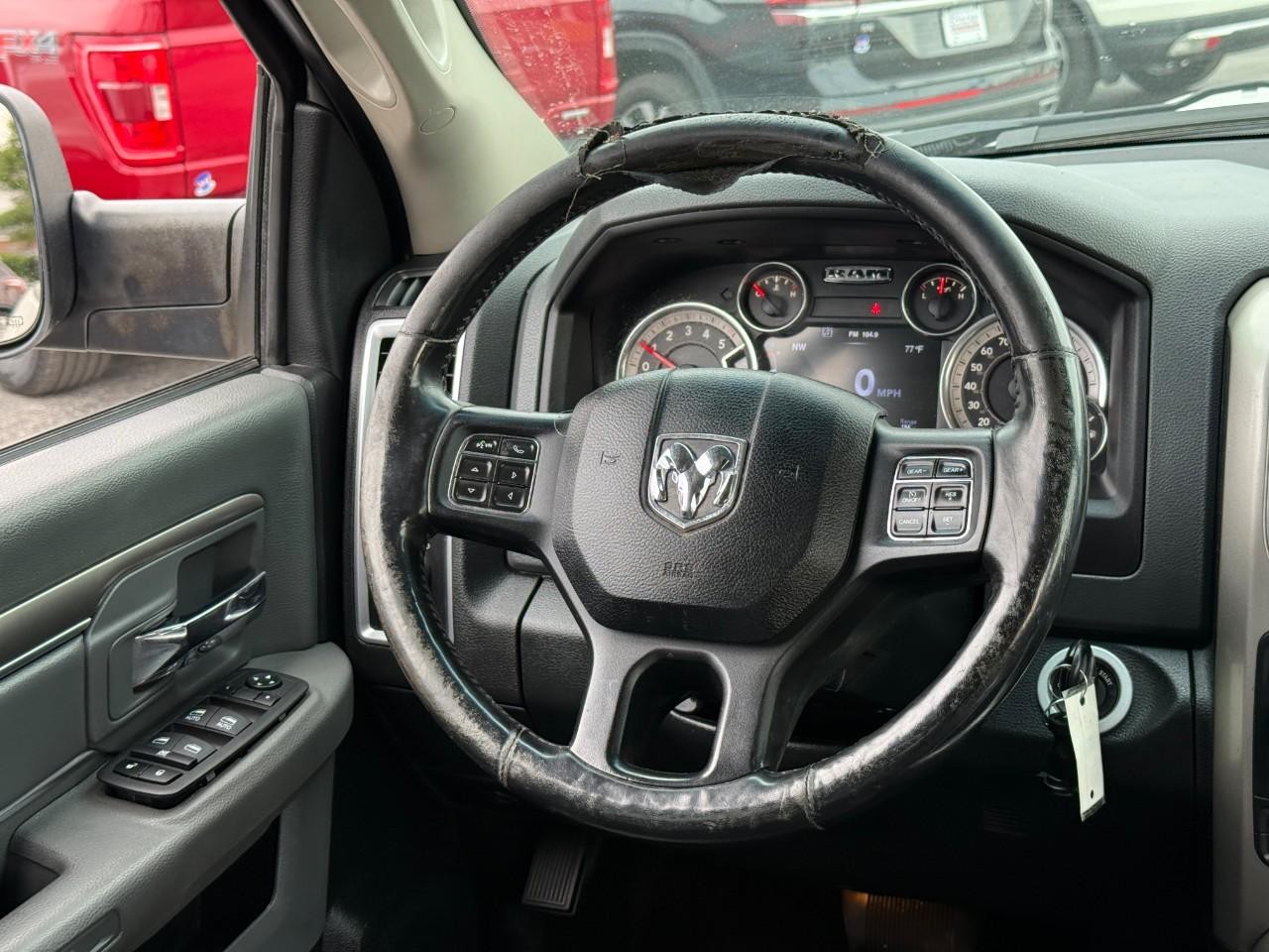 Ram 1500 Vehicle Full-screen Gallery Image 12