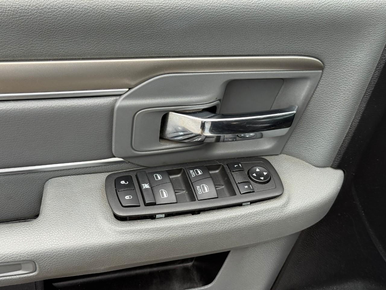 Ram 1500 Vehicle Full-screen Gallery Image 15