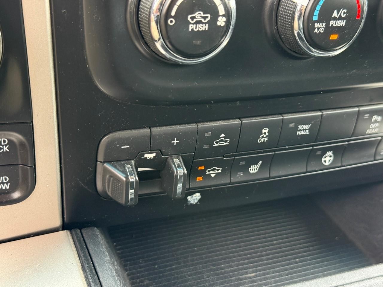 Ram 1500 Vehicle Full-screen Gallery Image 21