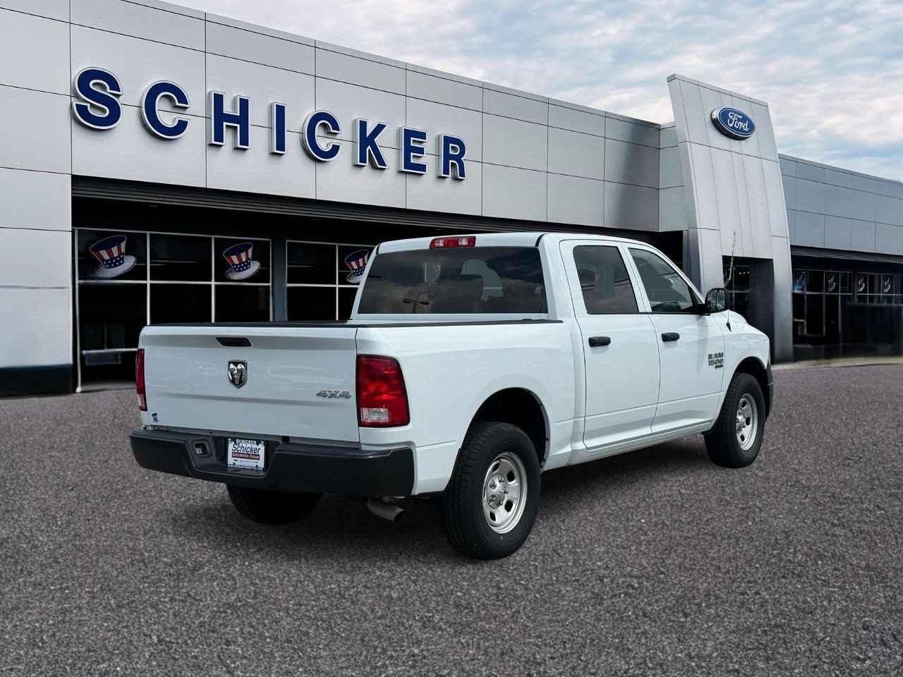 Ram 1500 Classic Vehicle Full-screen Gallery Image 02